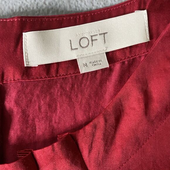 LOFT Blouse Sleeveless Pleated Neckline Bubble Hem Gold Zipper Back Womens M Red - Picture 4 of 9